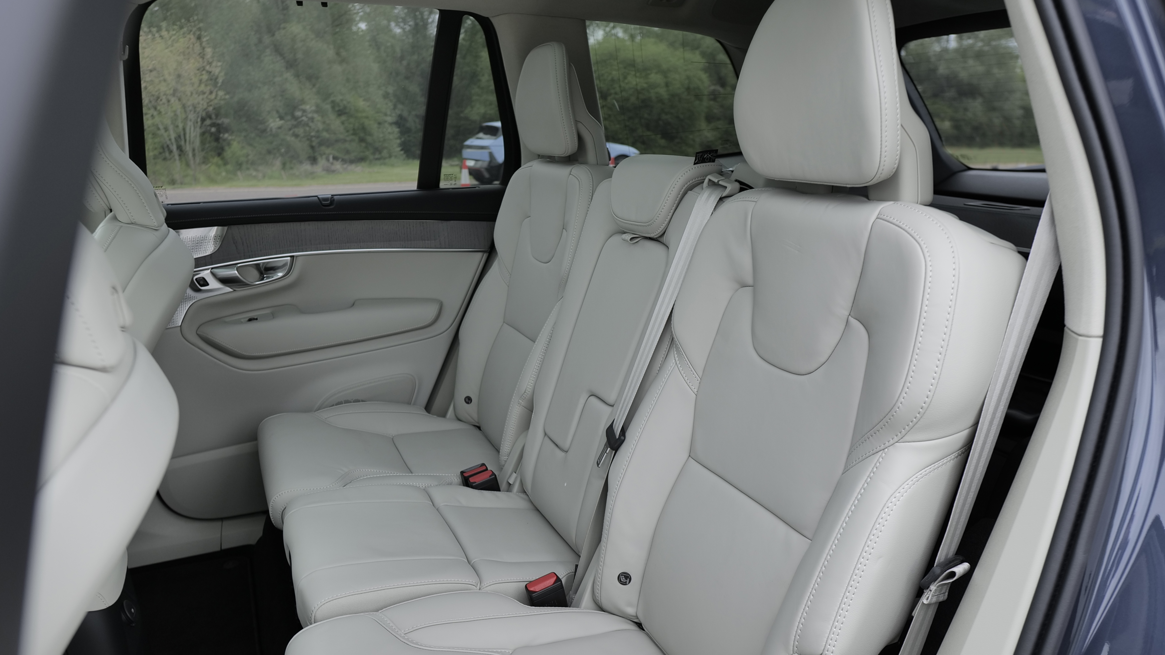 VOLVO XC90 ESTATE 2.0 B5P Ultra Black Edition 5dr AWD Geartronic